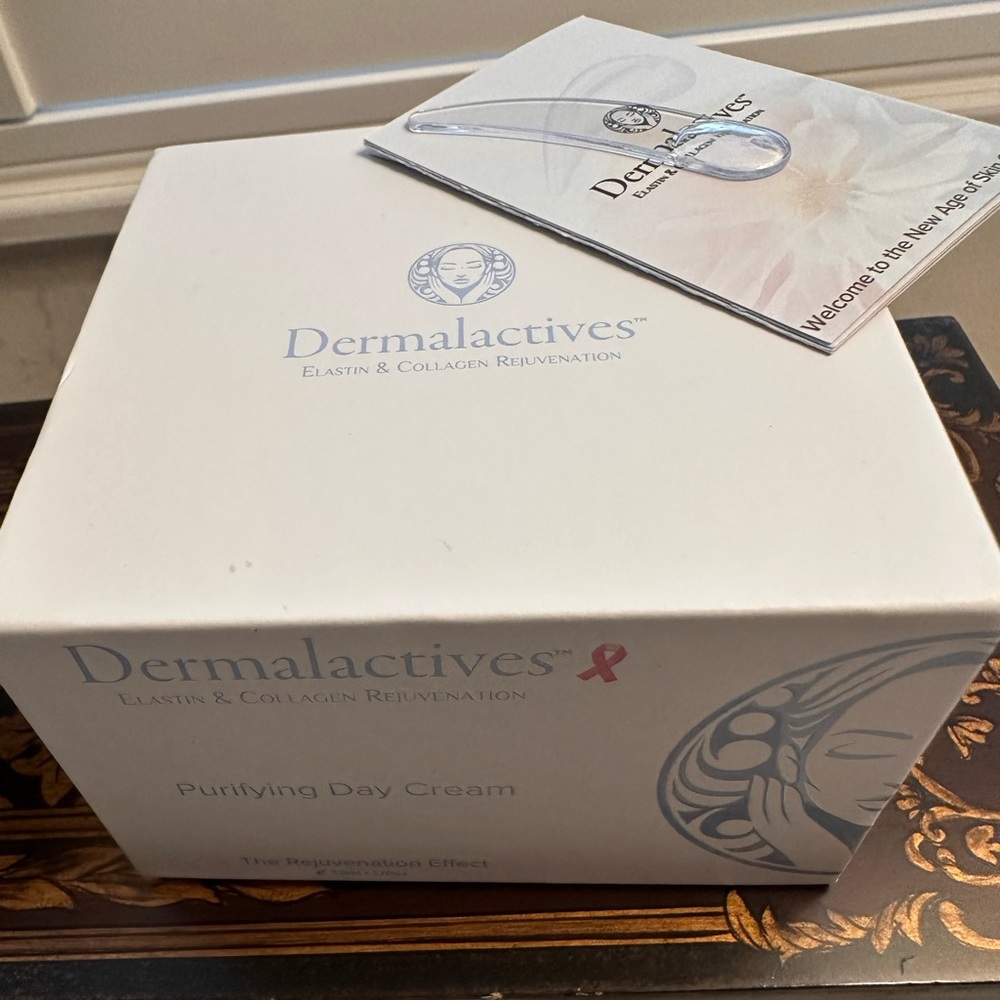 Dermalactives Purifying Day Cream - Picture 2 of 4